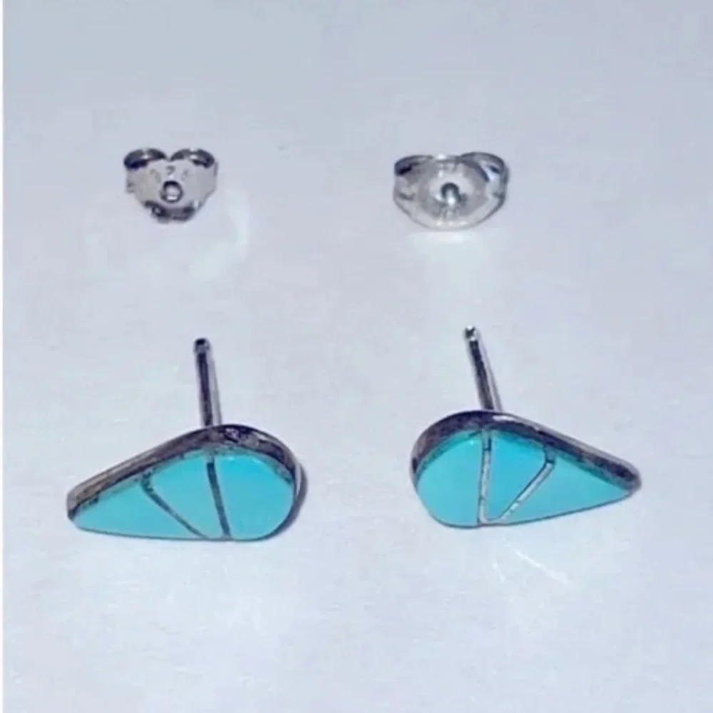 925 Sterling Silver in Tear Drop Shape Turquoise Earrings